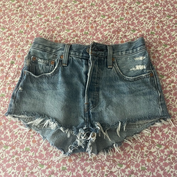 Levi’s 501 Cutoff Shorts - Picture 3 of 10